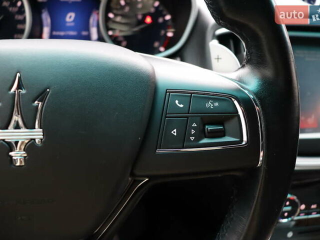 Белый Мазерати Гибли, объемом двигателя 3 л и пробегом 80 тыс. км за 26700 $, фото 23 на Automoto.ua