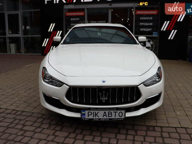 Белый Мазерати Гибли, объемом двигателя 3 л и пробегом 80 тыс. км за 26700 $, фото 5 на Automoto.ua