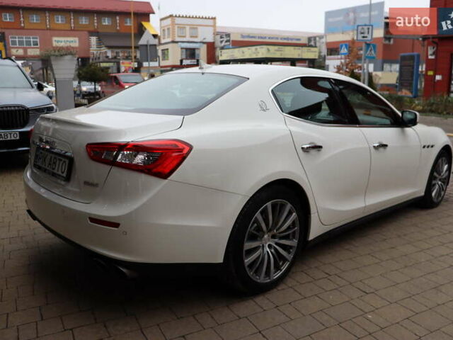 Белый Мазерати Гибли, объемом двигателя 3 л и пробегом 80 тыс. км за 26700 $, фото 2 на Automoto.ua