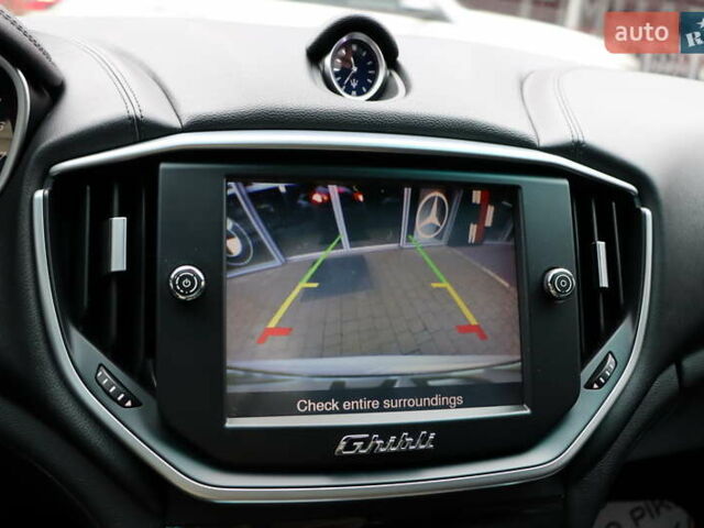 Белый Мазерати Гибли, объемом двигателя 3 л и пробегом 80 тыс. км за 26700 $, фото 28 на Automoto.ua