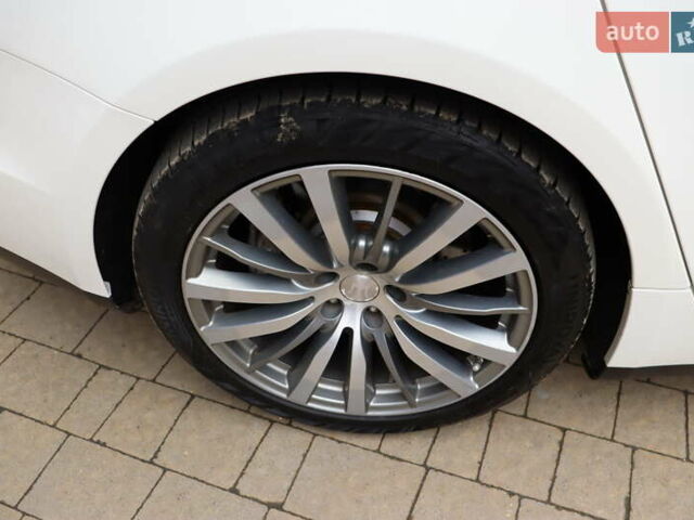 Белый Мазерати Гибли, объемом двигателя 3 л и пробегом 80 тыс. км за 26700 $, фото 4 на Automoto.ua