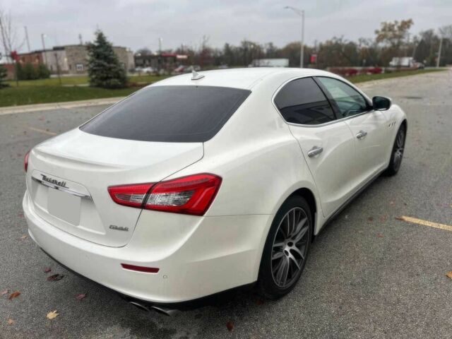 Белый Мазерати Гибли, объемом двигателя 3 л и пробегом 52 тыс. км за 12700 $, фото 7 на Automoto.ua