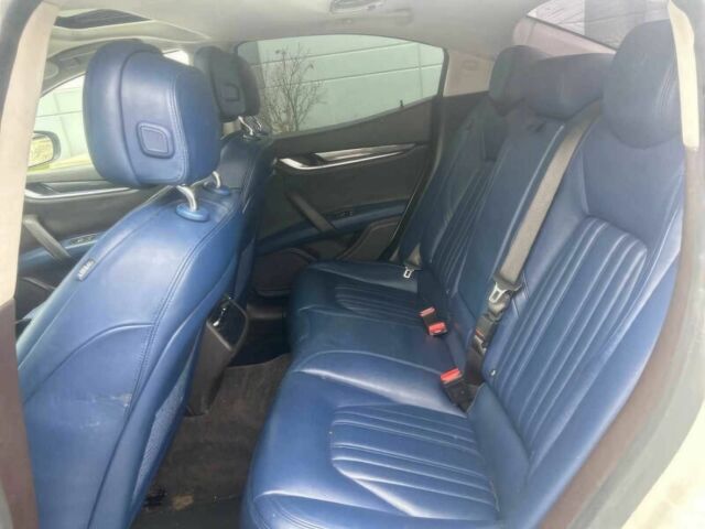 Белый Мазерати Гибли, объемом двигателя 3 л и пробегом 52 тыс. км за 12700 $, фото 10 на Automoto.ua