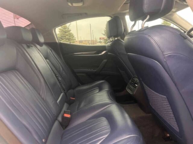 Белый Мазерати Гибли, объемом двигателя 3 л и пробегом 52 тыс. км за 12700 $, фото 9 на Automoto.ua