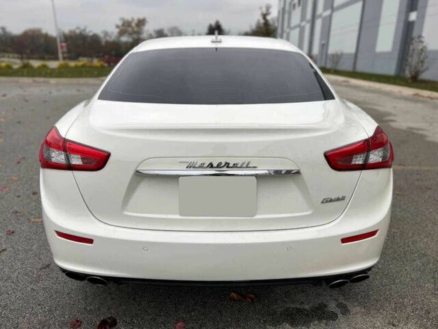 Белый Мазерати Гибли, объемом двигателя 3 л и пробегом 52 тыс. км за 12700 $, фото 6 на Automoto.ua