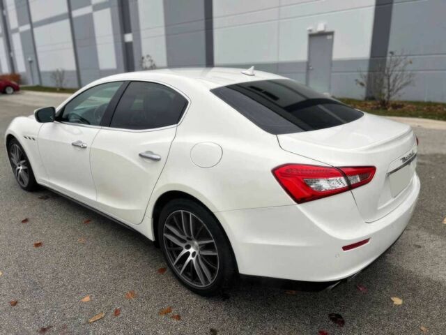 Белый Мазерати Гибли, объемом двигателя 3 л и пробегом 52 тыс. км за 12700 $, фото 5 на Automoto.ua