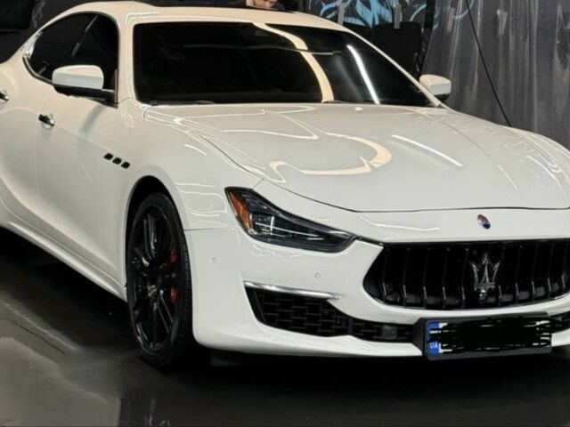Белый Мазерати Гибли, объемом двигателя 3 л и пробегом 57 тыс. км за 15 $, фото 4 на Automoto.ua