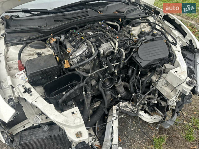 Белый Мазерати Гибли, объемом двигателя 3 л и пробегом 57 тыс. км за 15100 $, фото 10 на Automoto.ua