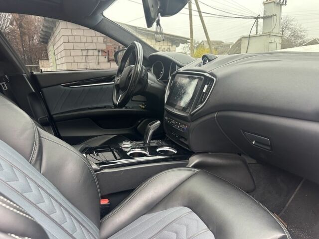 Белый Мазерати Гибли, объемом двигателя 3 л и пробегом 57 тыс. км за 15 $, фото 11 на Automoto.ua