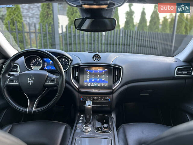 Белый Мазерати Гибли, объемом двигателя 2.98 л и пробегом 38 тыс. км за 39999 $, фото 31 на Automoto.ua