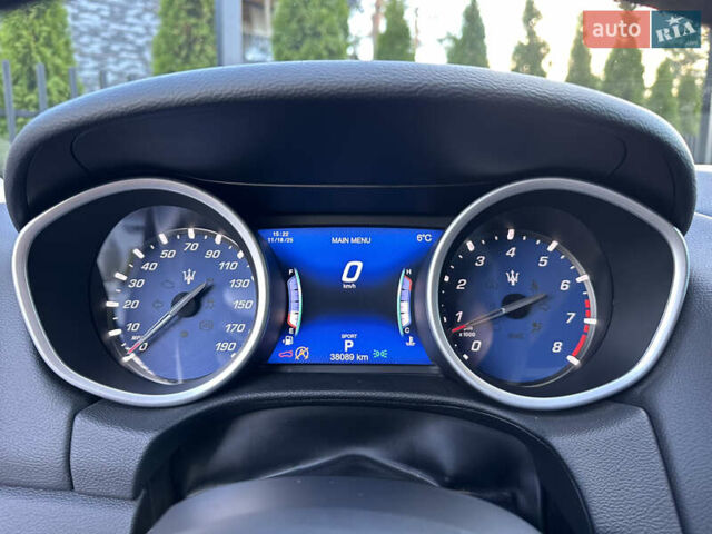 Белый Мазерати Гибли, объемом двигателя 2.98 л и пробегом 38 тыс. км за 39999 $, фото 44 на Automoto.ua