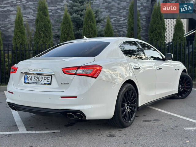 Белый Мазерати Гибли, объемом двигателя 2.98 л и пробегом 38 тыс. км за 39999 $, фото 21 на Automoto.ua