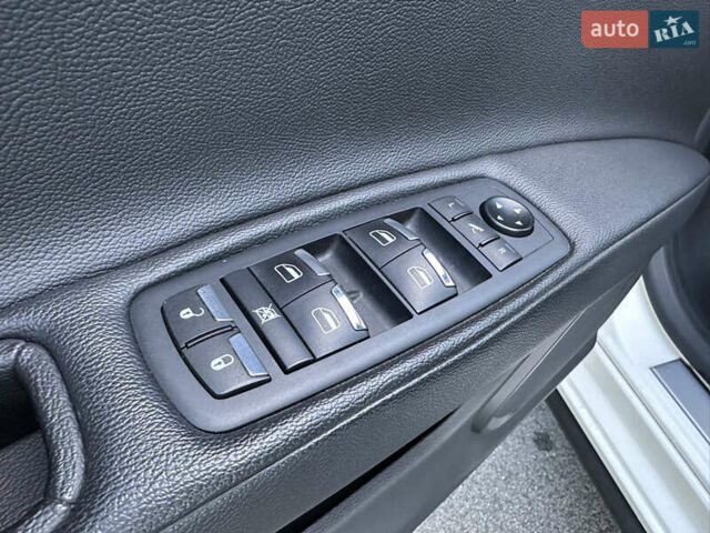 Белый Мазерати Гибли, объемом двигателя 2.98 л и пробегом 38 тыс. км за 39999 $, фото 46 на Automoto.ua