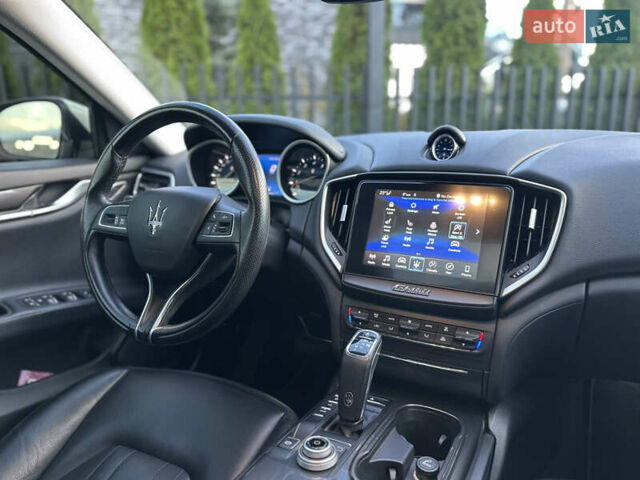 Белый Мазерати Гибли, объемом двигателя 2.98 л и пробегом 38 тыс. км за 39999 $, фото 29 на Automoto.ua