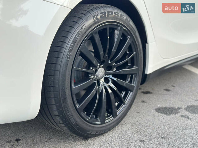 Белый Мазерати Гибли, объемом двигателя 2.98 л и пробегом 38 тыс. км за 39999 $, фото 25 на Automoto.ua