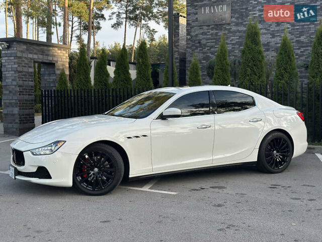 Белый Мазерати Гибли, объемом двигателя 2.98 л и пробегом 38 тыс. км за 39999 $, фото 10 на Automoto.ua