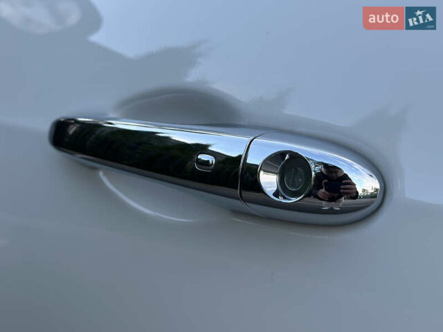 Белый Мазерати Гибли, объемом двигателя 2.98 л и пробегом 38 тыс. км за 39999 $, фото 27 на Automoto.ua