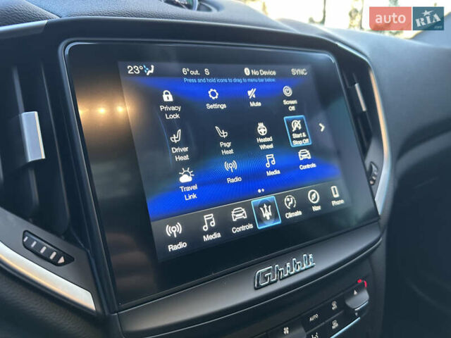 Белый Мазерати Гибли, объемом двигателя 2.98 л и пробегом 38 тыс. км за 39999 $, фото 43 на Automoto.ua