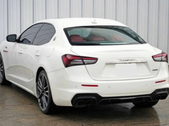 Білий Мазераті Ghibli, об'ємом двигуна 3.8 л та пробігом 14 тис. км за 15700 $, фото 4 на Automoto.ua