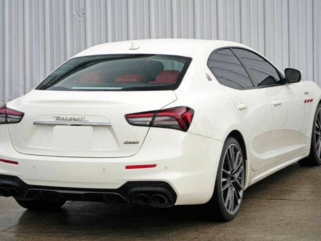 Білий Мазераті Ghibli, об'ємом двигуна 3.8 л та пробігом 14 тис. км за 15700 $, фото 6 на Automoto.ua