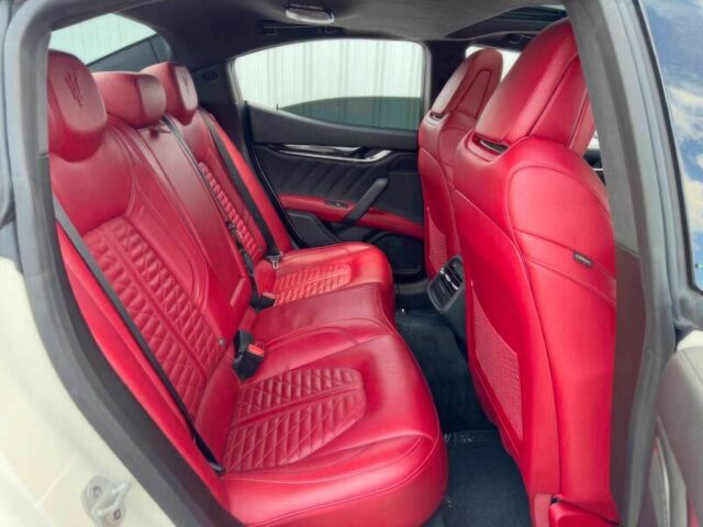 Білий Мазераті Ghibli, об'ємом двигуна 3.8 л та пробігом 14 тис. км за 15700 $, фото 10 на Automoto.ua