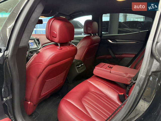 Черный Мазерати Гибли, объемом двигателя 3 л и пробегом 146 тыс. км за 25900 $, фото 22 на Automoto.ua