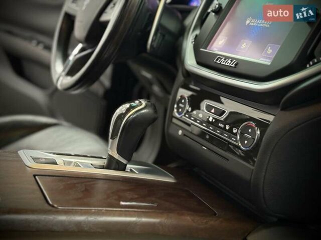 Черный Мазерати Гибли, объемом двигателя 2.98 л и пробегом 91 тыс. км за 24950 $, фото 31 на Automoto.ua