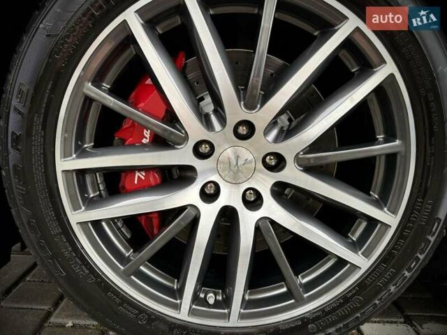 Черный Мазерати Гибли, объемом двигателя 2.98 л и пробегом 91 тыс. км за 24950 $, фото 12 на Automoto.ua