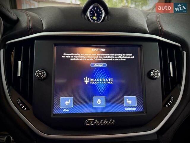 Черный Мазерати Гибли, объемом двигателя 2.98 л и пробегом 91 тыс. км за 24950 $, фото 30 на Automoto.ua