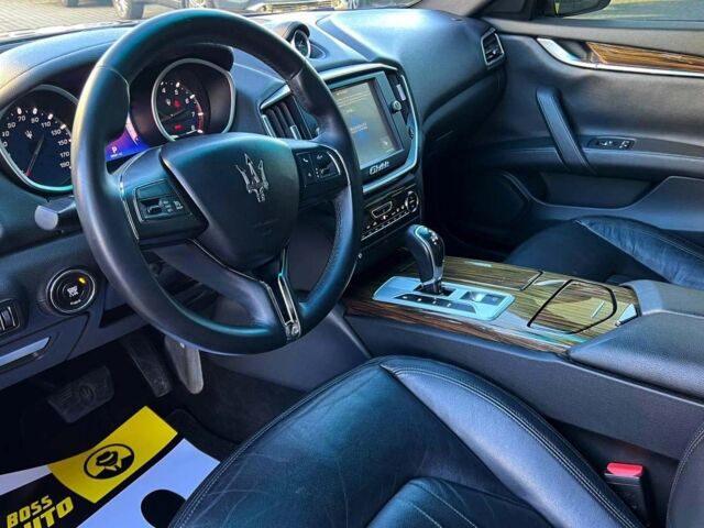 Чорний Мазераті Ghibli, об'ємом двигуна 3 л та пробігом 64 тис. км за 28500 $, фото 9 на Automoto.ua