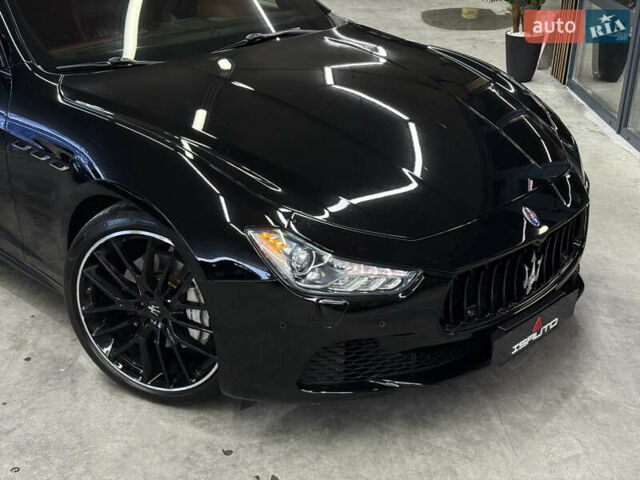 Черный Мазерати Гибли, объемом двигателя 3 л и пробегом 146 тыс. км за 25900 $, фото 3 на Automoto.ua