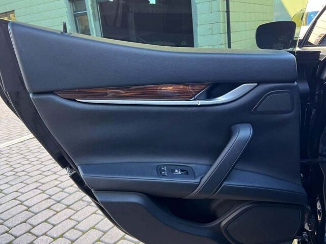 Чорний Мазераті Ghibli, об'ємом двигуна 3 л та пробігом 64 тис. км за 28500 $, фото 21 на Automoto.ua