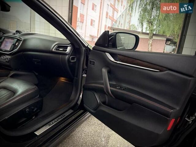 Черный Мазерати Гибли, объемом двигателя 2.98 л и пробегом 91 тыс. км за 24950 $, фото 17 на Automoto.ua