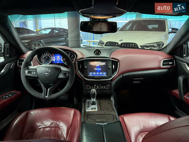 Черный Мазерати Гибли, объемом двигателя 3 л и пробегом 146 тыс. км за 25900 $, фото 25 на Automoto.ua