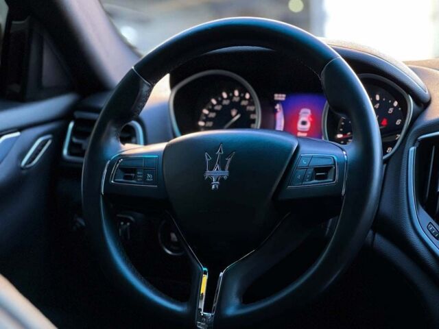 Чорний Мазераті Ghibli, об'ємом двигуна 3 л та пробігом 64 тис. км за 28500 $, фото 16 на Automoto.ua