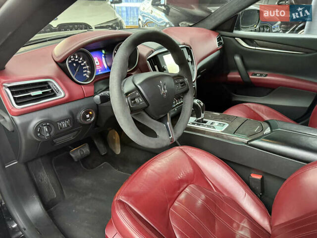 Черный Мазерати Гибли, объемом двигателя 3 л и пробегом 146 тыс. км за 25900 $, фото 20 на Automoto.ua