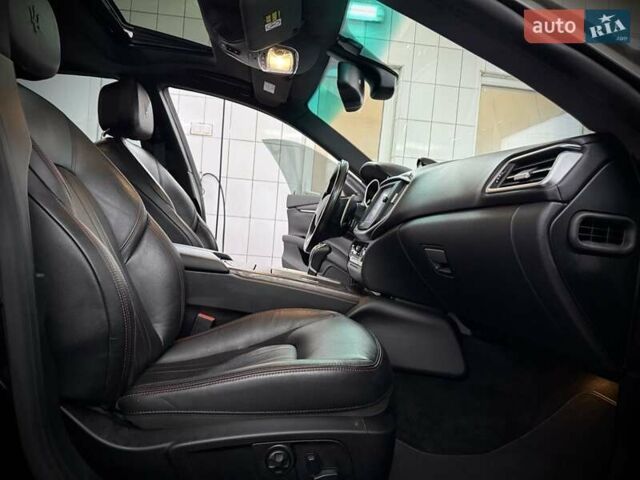 Черный Мазерати Гибли, объемом двигателя 2.98 л и пробегом 91 тыс. км за 24950 $, фото 24 на Automoto.ua