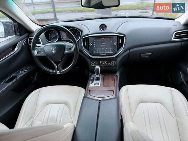 Мазерати Гибли 2014 в Киеве на Automoto.ua Черный Мазерати Гибли, объемом двигателя 3 л и пробегом 125 тыс. км за 15500 $, фото 9 на Automoto.ua