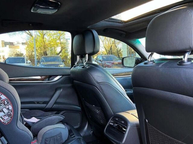 Чорний Мазераті Ghibli, об'ємом двигуна 3 л та пробігом 64 тис. км за 28500 $, фото 25 на Automoto.ua