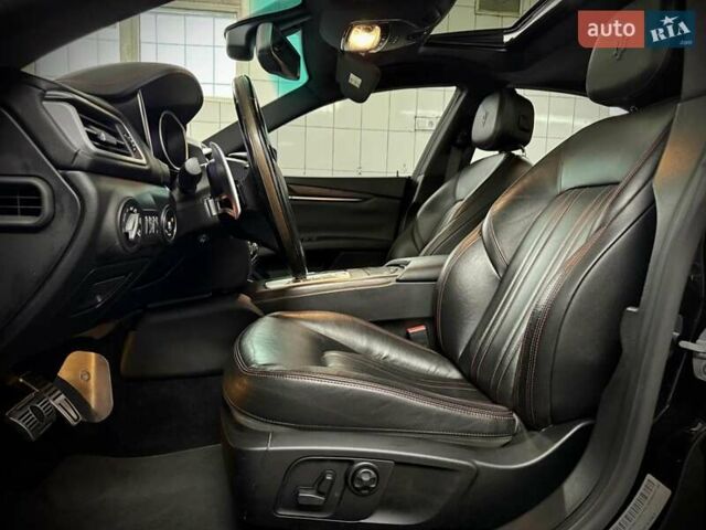 Черный Мазерати Гибли, объемом двигателя 2.98 л и пробегом 91 тыс. км за 24950 $, фото 15 на Automoto.ua