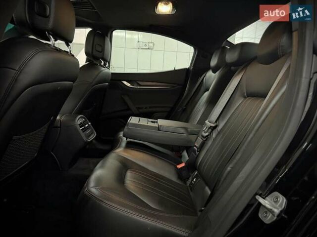 Черный Мазерати Гибли, объемом двигателя 2.98 л и пробегом 91 тыс. км за 24950 $, фото 22 на Automoto.ua