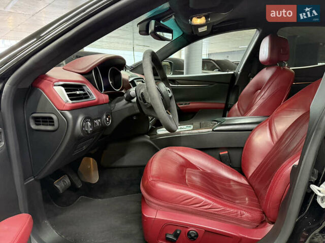 Черный Мазерати Гибли, объемом двигателя 3 л и пробегом 146 тыс. км за 25900 $, фото 21 на Automoto.ua