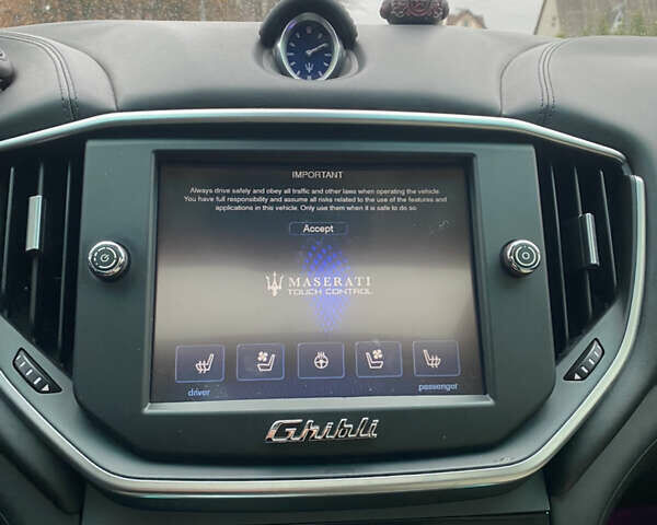 Чорний Мазераті Ghibli, об'ємом двигуна 2.98 л та пробігом 106 тис. км за 19500 $, фото 13 на Automoto.ua