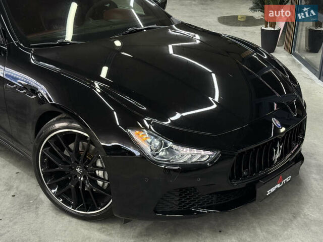 Черный Мазерати Гибли, объемом двигателя 3 л и пробегом 146 тыс. км за 25900 $, фото 4 на Automoto.ua