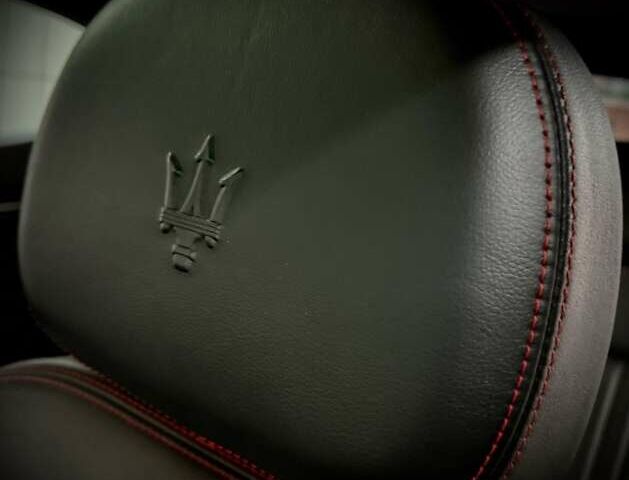 Черный Мазерати Гибли, объемом двигателя 2.98 л и пробегом 91 тыс. км за 24950 $, фото 20 на Automoto.ua