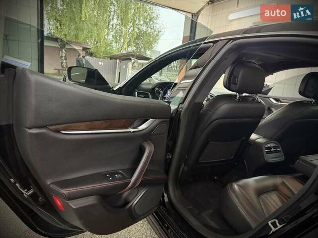 Черный Мазерати Гибли, объемом двигателя 2.98 л и пробегом 91 тыс. км за 24950 $, фото 23 на Automoto.ua