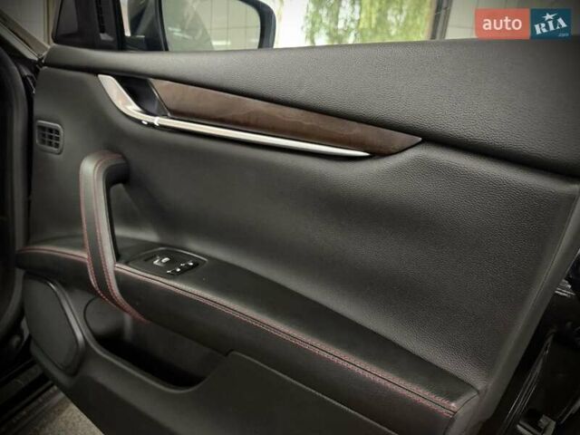 Черный Мазерати Гибли, объемом двигателя 2.98 л и пробегом 91 тыс. км за 24950 $, фото 19 на Automoto.ua