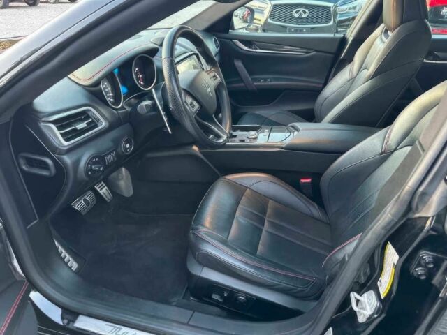 Черный Мазерати Гибли, объемом двигателя 3 л и пробегом 65 тыс. км за 12700 $, фото 8 на Automoto.ua