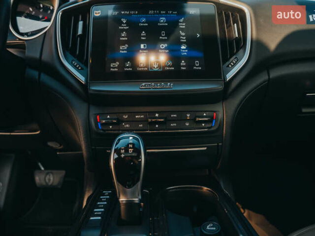 Чорний Мазераті Ghibli, об'ємом двигуна 2.98 л та пробігом 82 тис. км за 27000 $, фото 23 на Automoto.ua