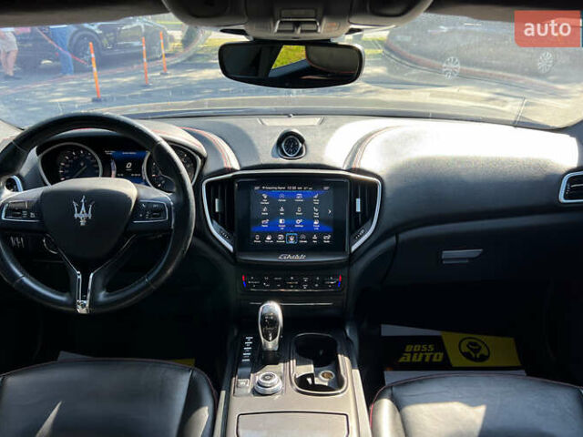 Черный Мазерати Гибли, объемом двигателя 3 л и пробегом 151 тыс. км за 21700 $, фото 21 на Automoto.ua